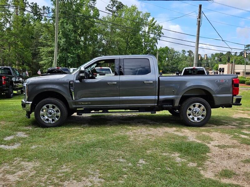 2025 Ford F-250 Lariat photo 4
