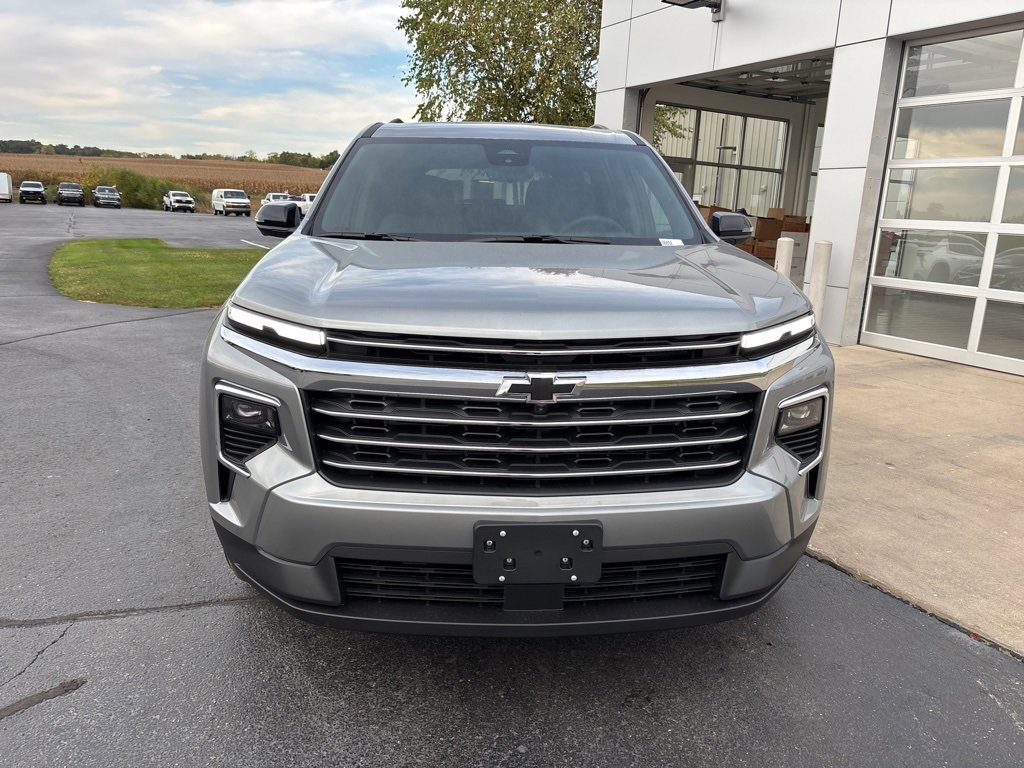 2026 Chevrolet Traverse photo 2