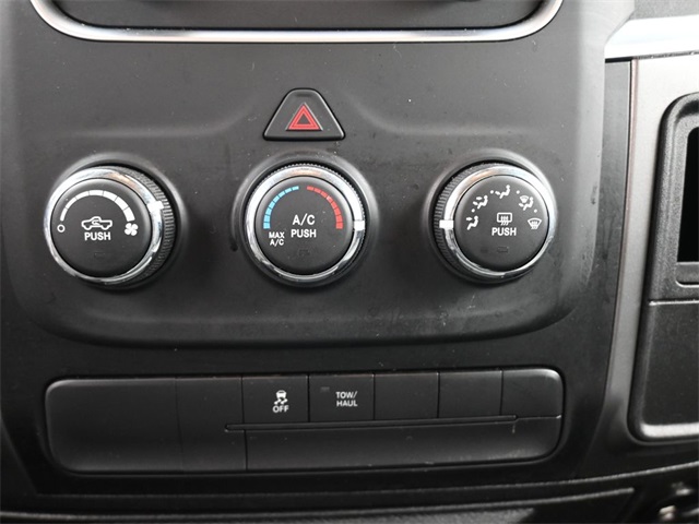 2022 Ram 1500 Classic SLT photo 4