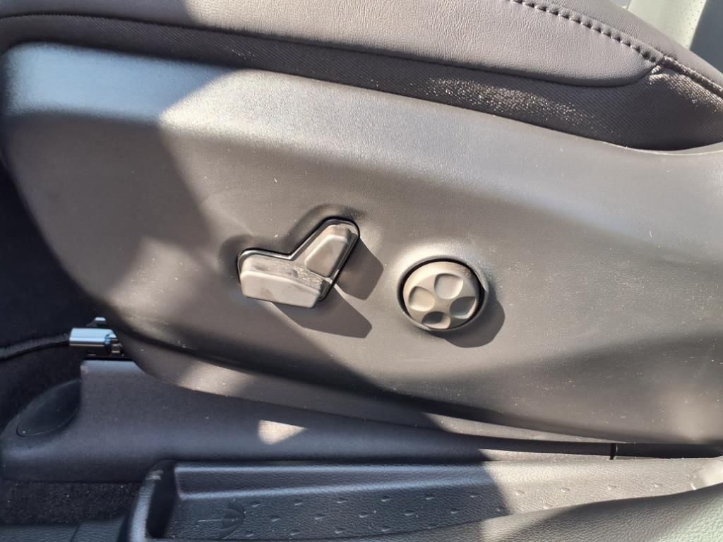 2025 Chrysler Pacifica photo 18