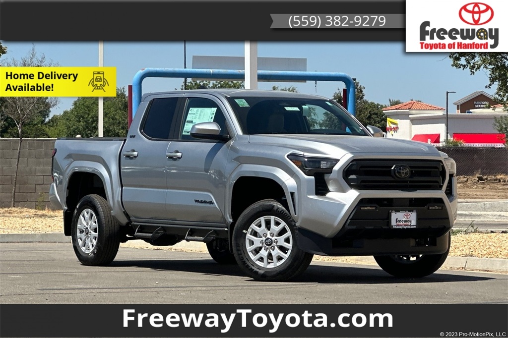 2025 Toyota Tacoma SR5's photo