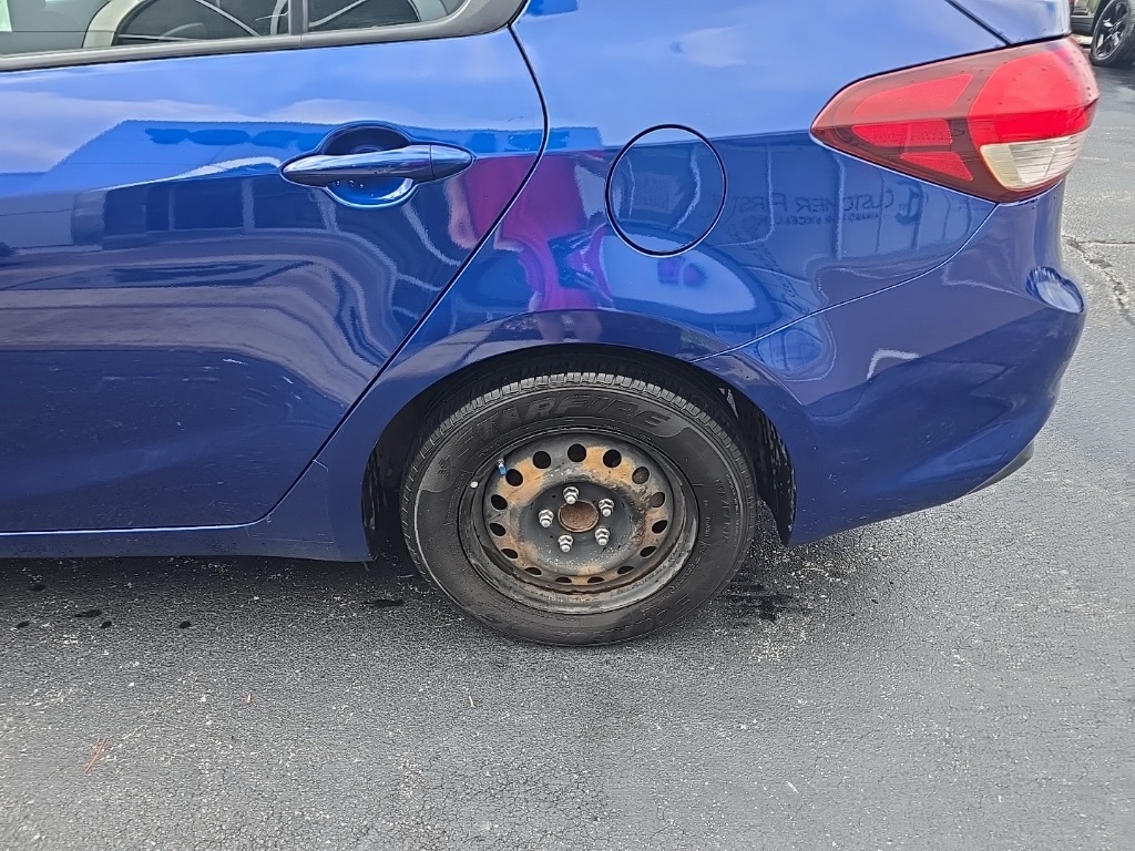 2017 Kia Forte LX Base photo 12