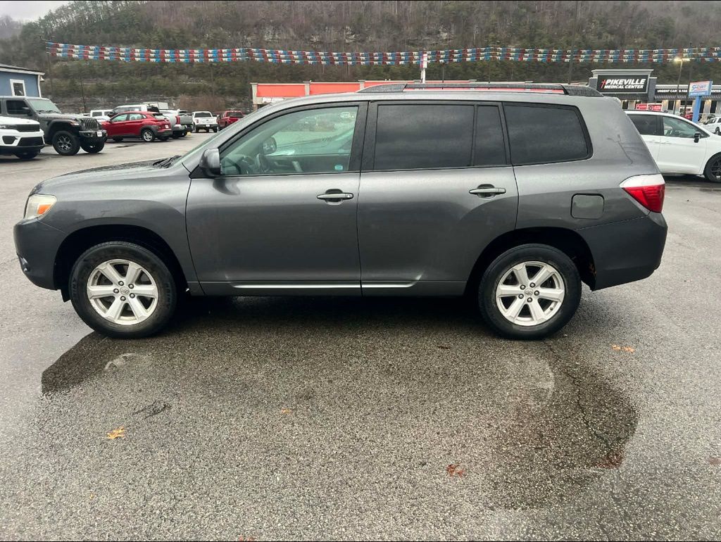 2010 Toyota Highlander SE's photo