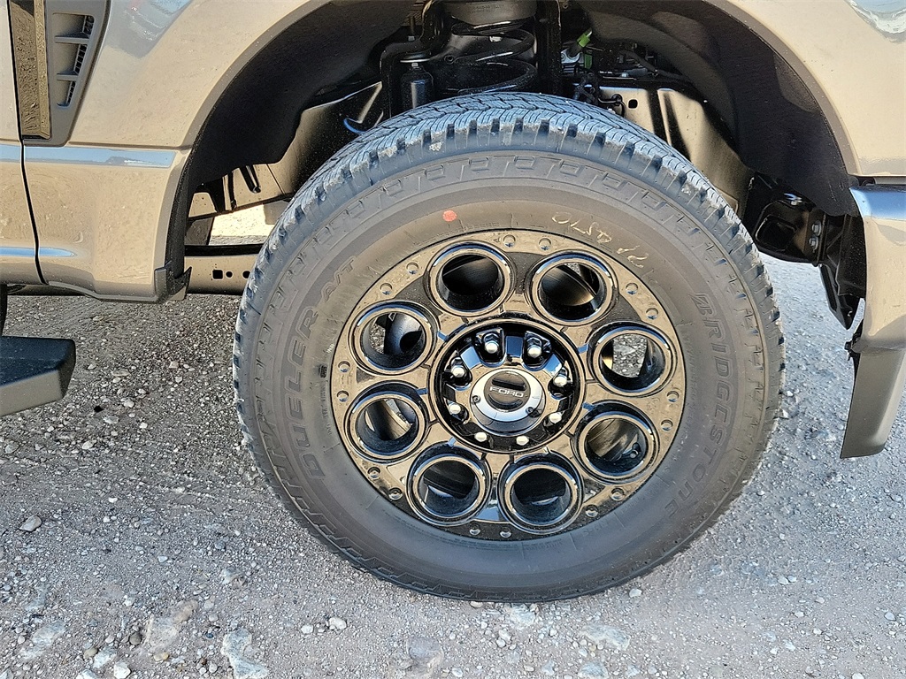 2025 Ford F-250 photo 13