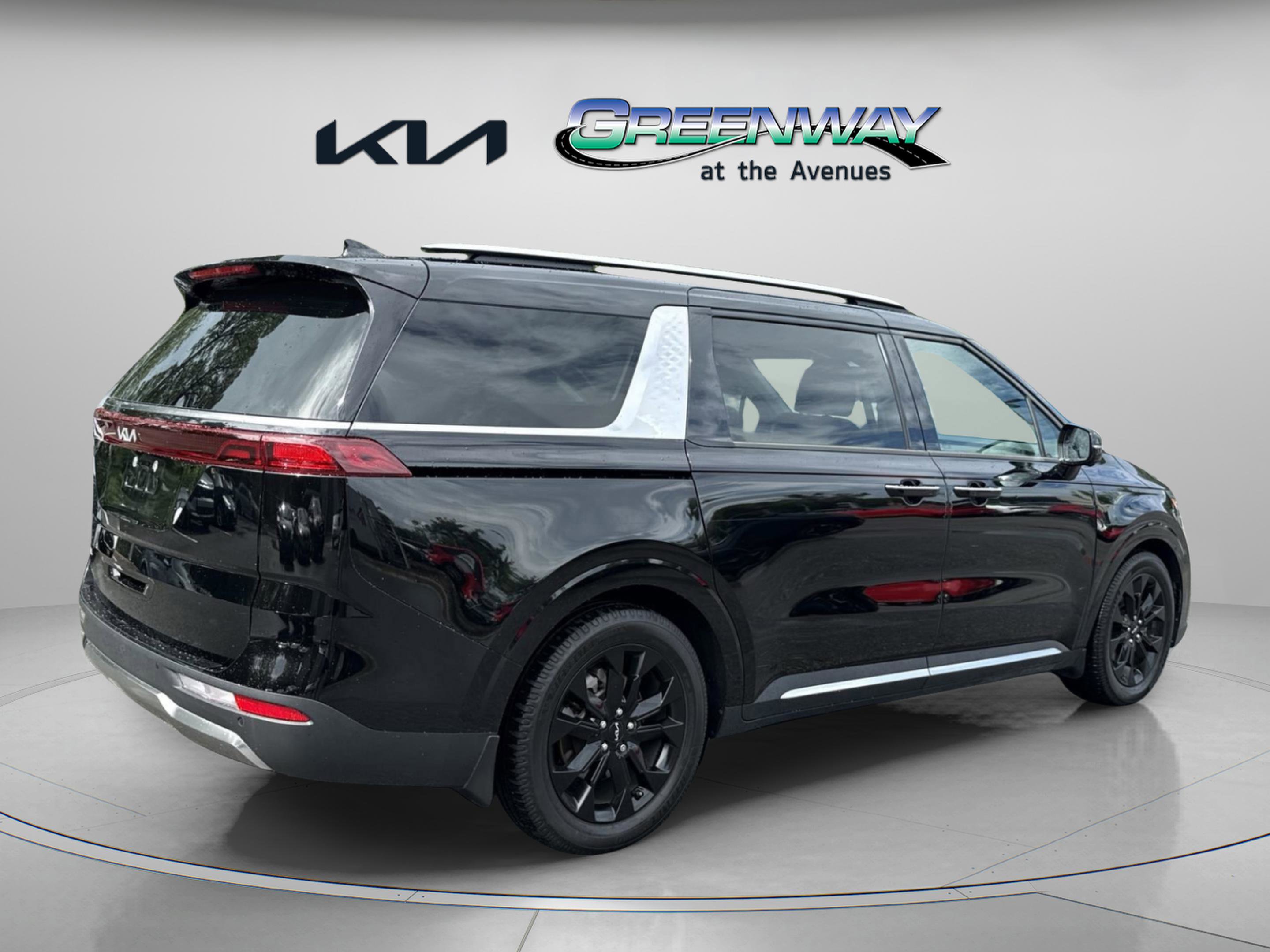 2023 Kia Carnival SX photo 4