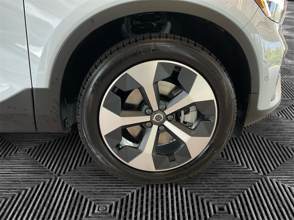 2026 Volvo XC40 AWD Plus photo 14