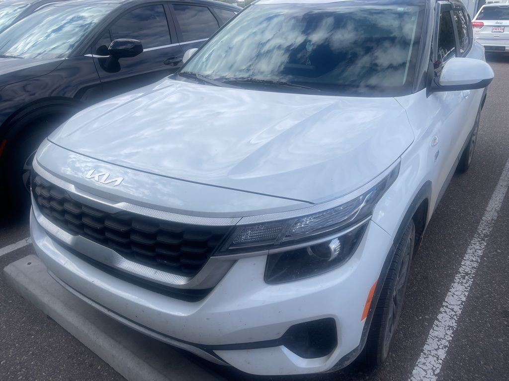 2023 Kia Seltos LX photo 3