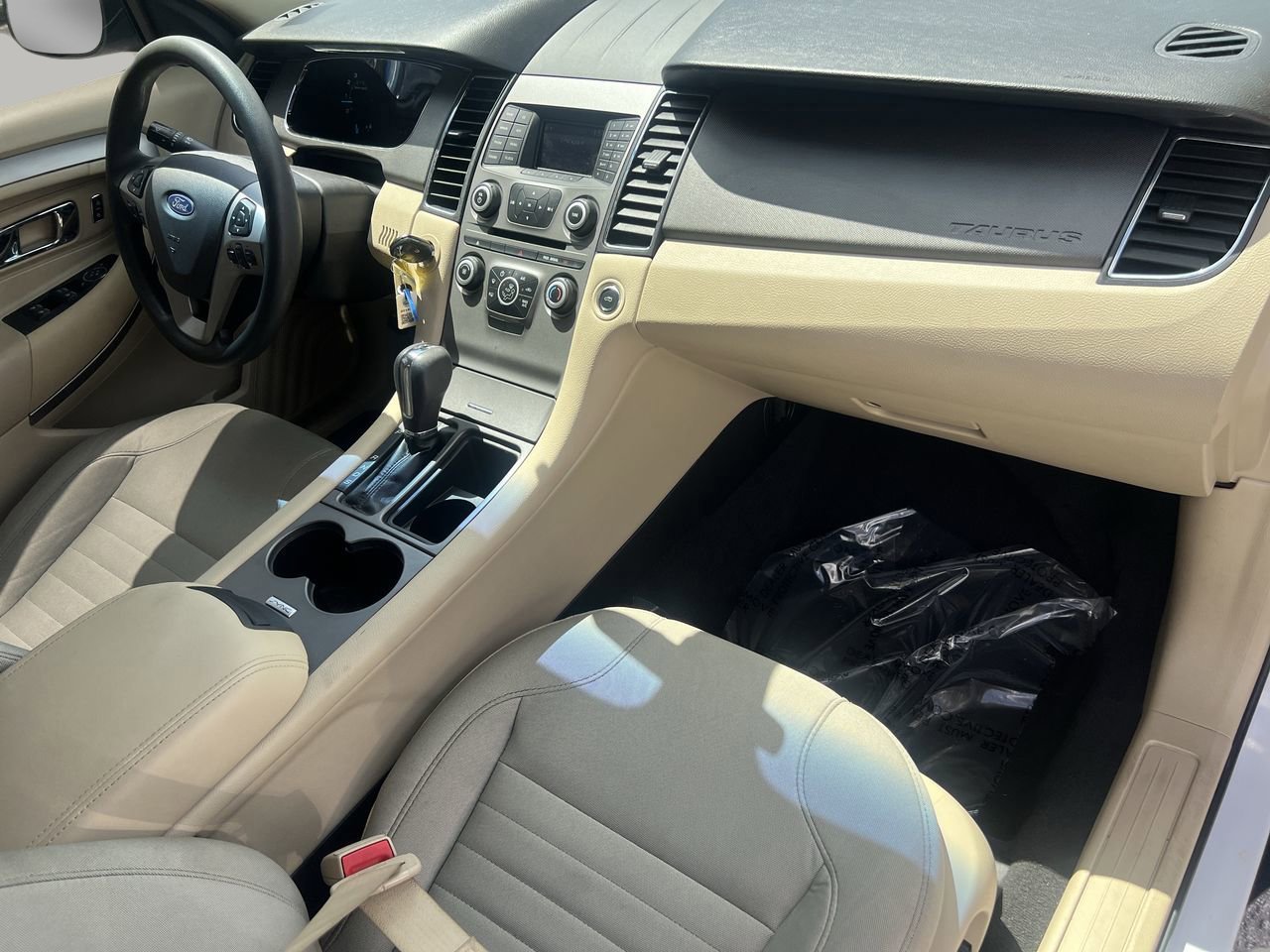 2018 Ford Taurus SE photo 10