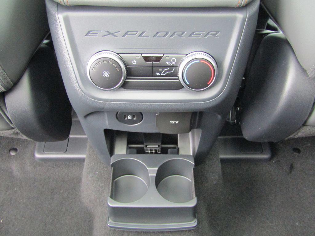 2025 Ford Explorer photo 29