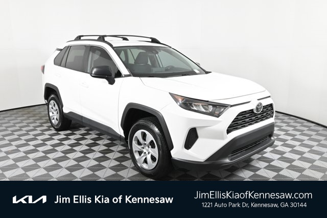 2021 Toyota RAV4 LE's photo