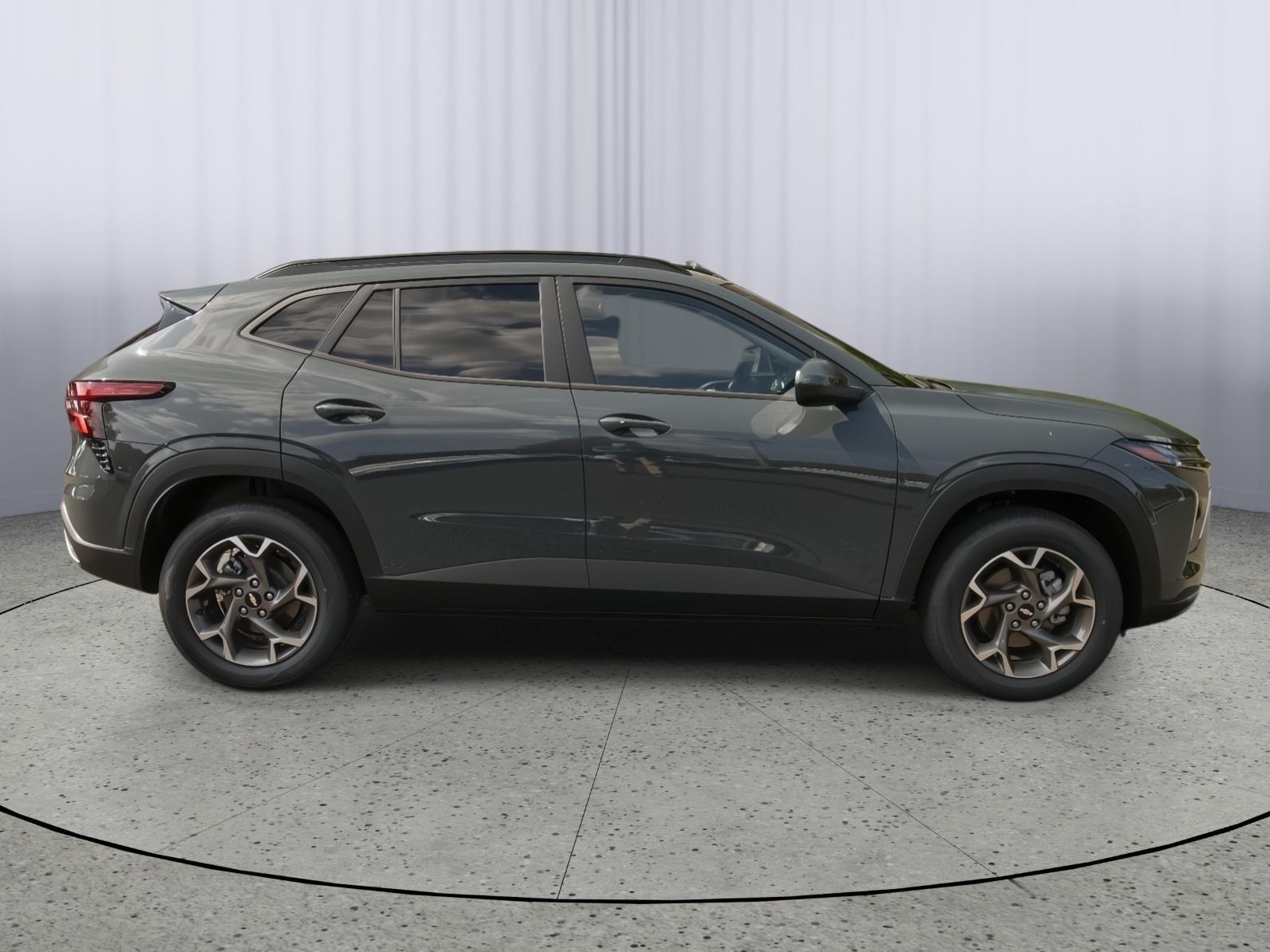 2025 Chevrolet Trax LT photo 7