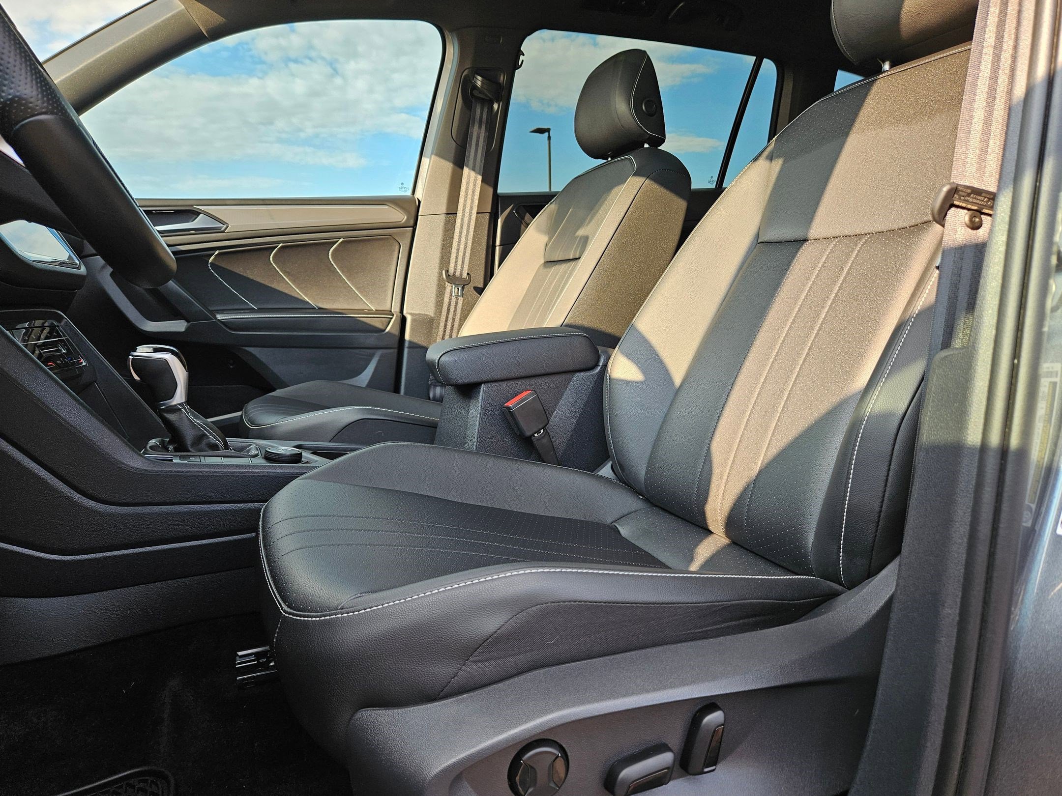 2023 Volkswagen Tiguan SE R-Line Black photo 13