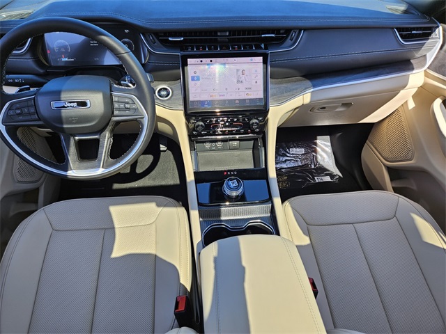 2025 Jeep Grand Cherokee Limited photo 9