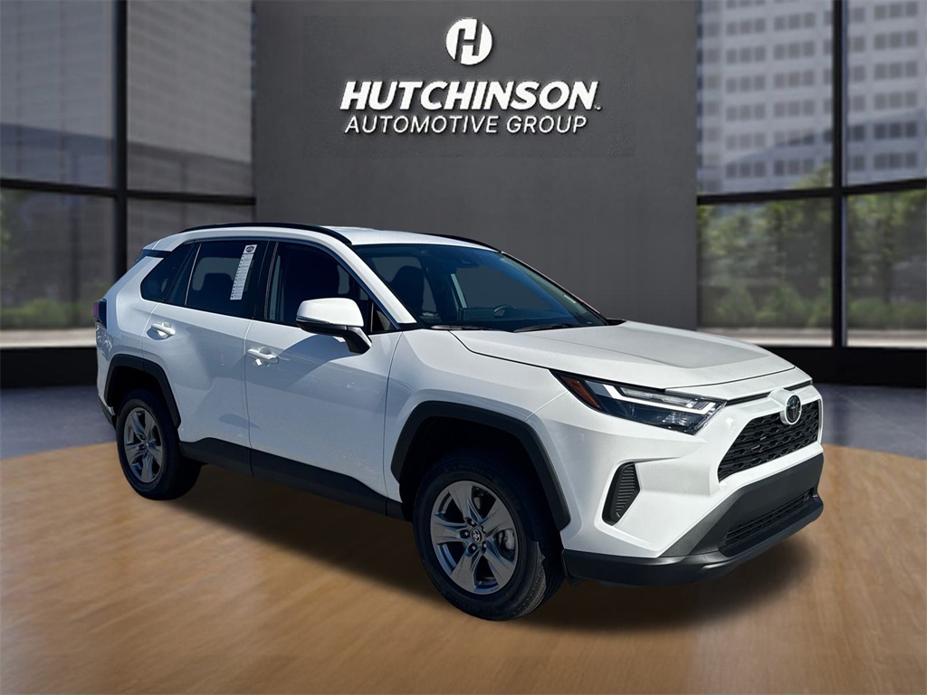 2025 Toyota RAV4 XLE's photo