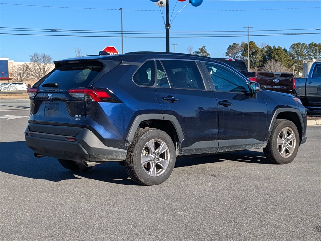 2022 Toyota RAV4 XLE photo 4