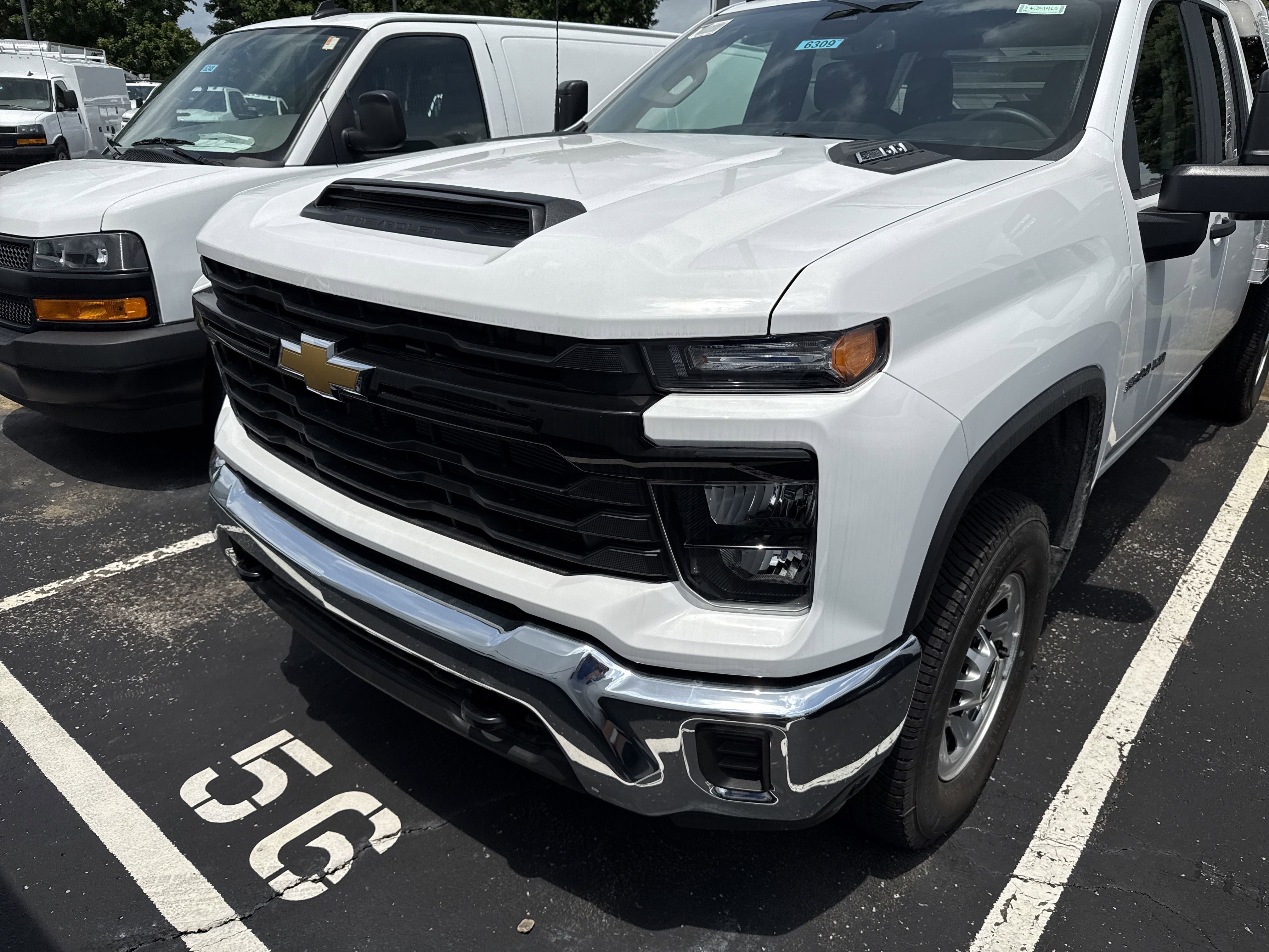 2025 Chevrolet Silverado 3500HD photo 2