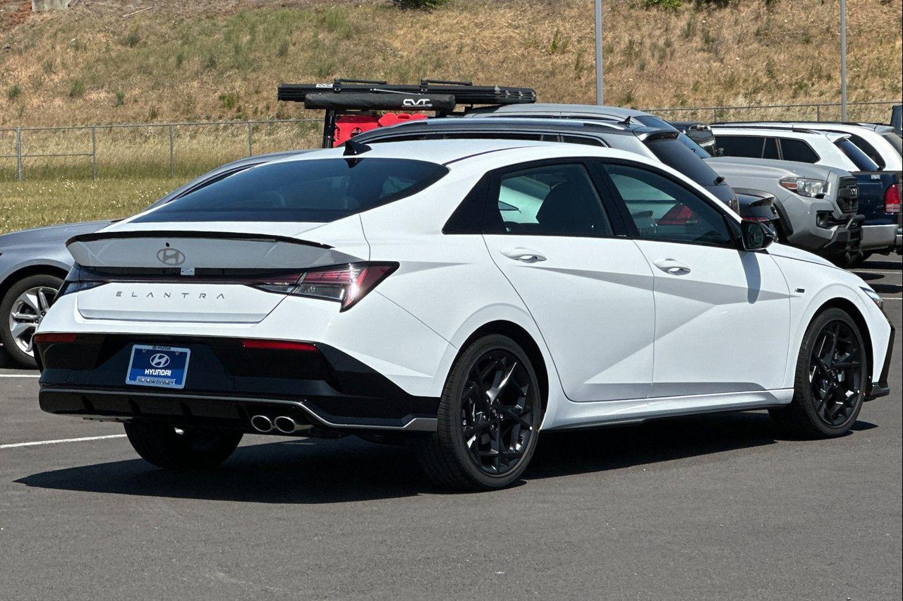 2025 Hyundai Elantra N Line photo 3