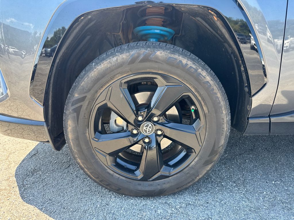 2019 Toyota RAV4 Hybrid XSE photo 6