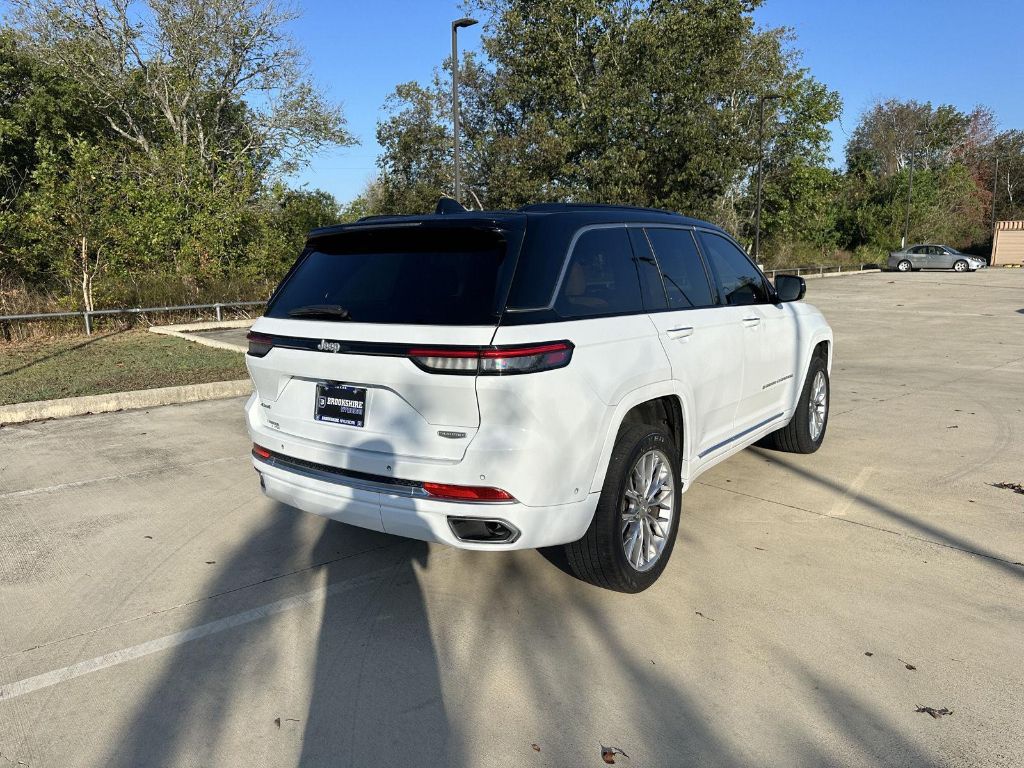 2024 Jeep Grand Cherokee Summit photo 3