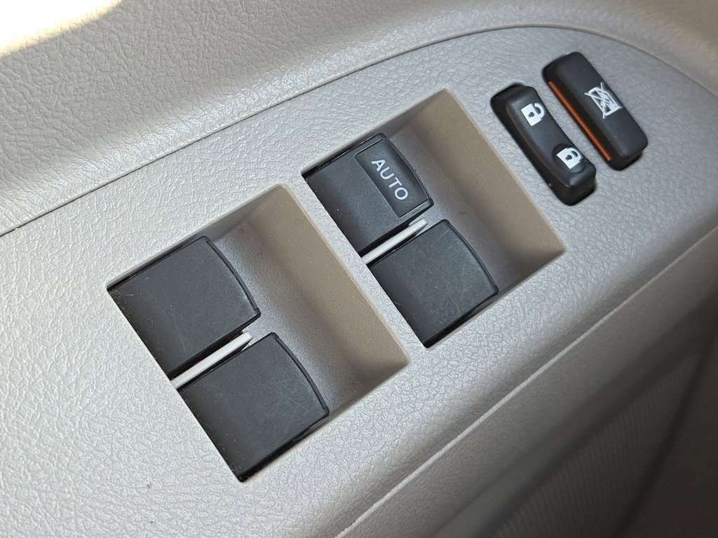 2013 Toyota Highlander Base photo 13