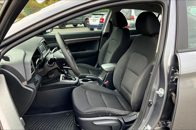 2019 Hyundai Elantra SE photo 20