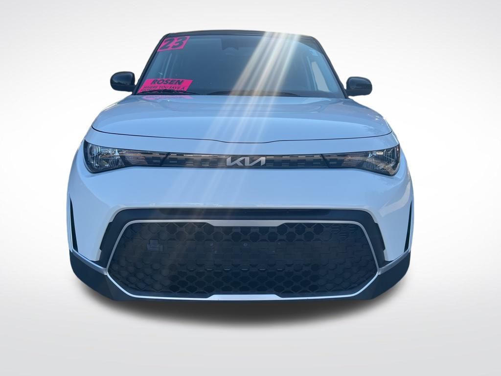 2023 Kia Soul S photo 2