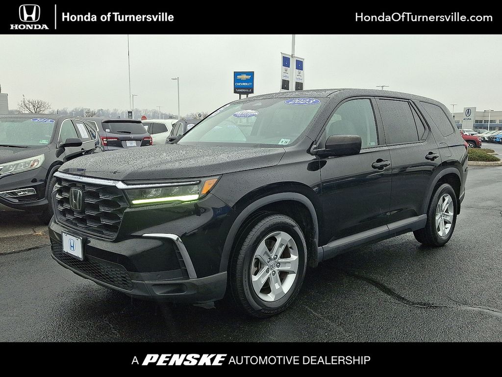 2023 Honda Pilot LX's photo