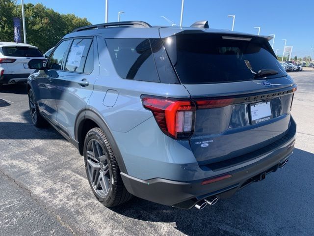 2025 Ford Explorer ST photo 4