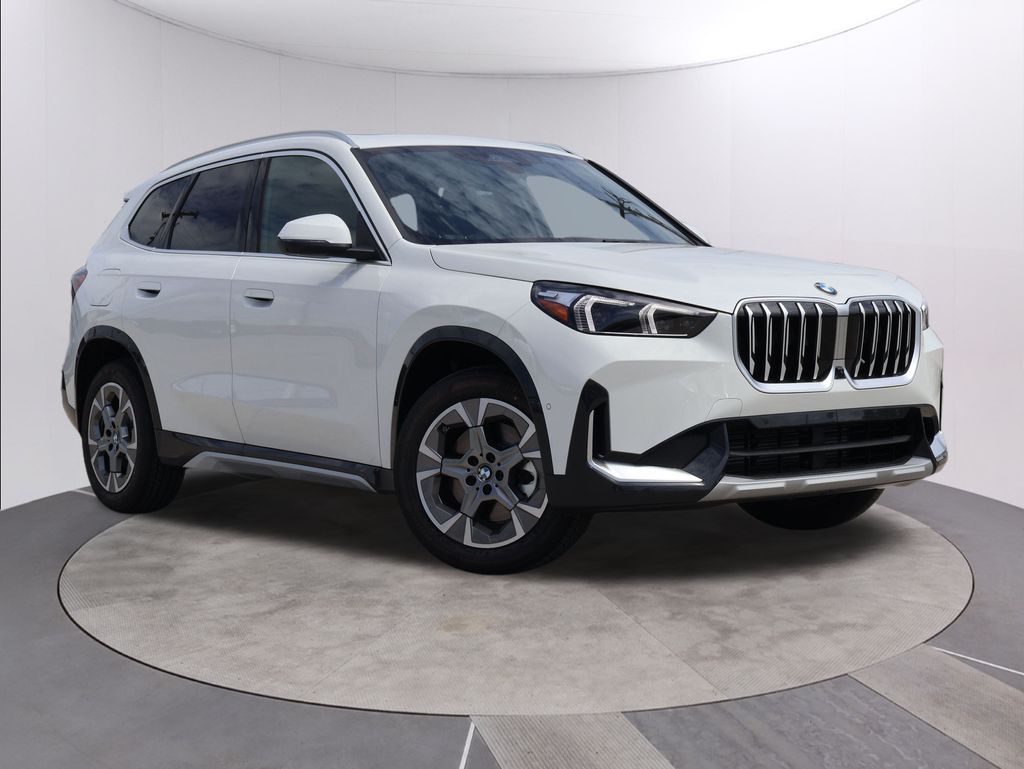 2025 BMW X1 28i's photo