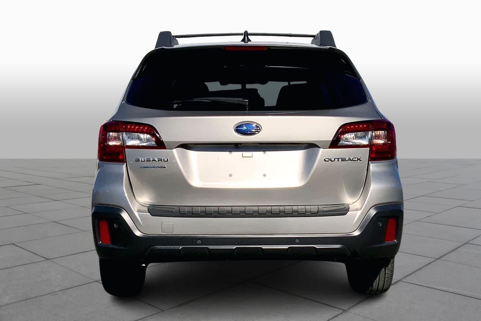 2018 Subaru Outback Limited photo 4