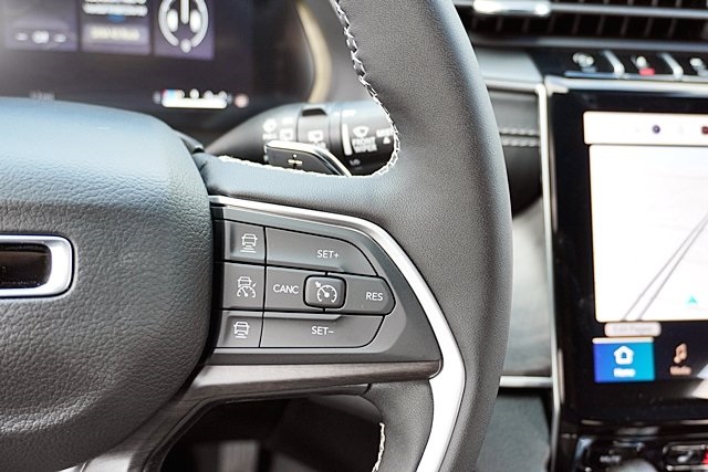 New 2025 Baltic Gray Metallic Clear-Coat Exterior Paint Jeep Limited image 41