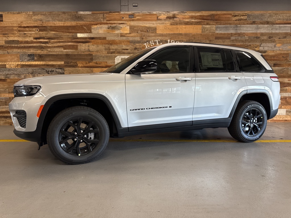 2025 Jeep Grand Cherokee Altitude photo 4