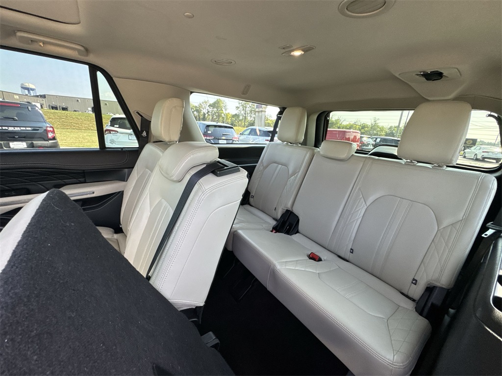 2021 Ford Expedition MAX Platinum photo 23