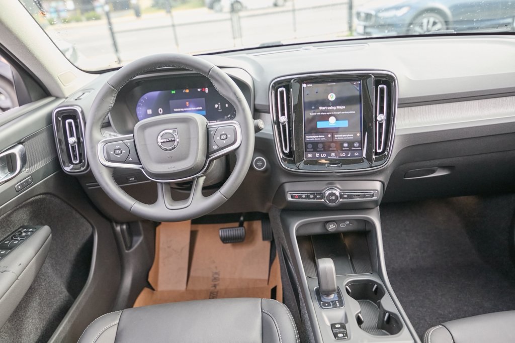 2026 VOLVO XC40 - Image 24