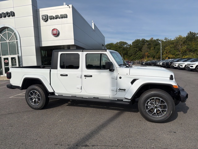 2025 Jeep Gladiator Sport S photo 2