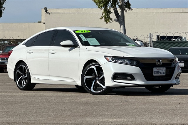 2019 Honda Accord Sport photo 2