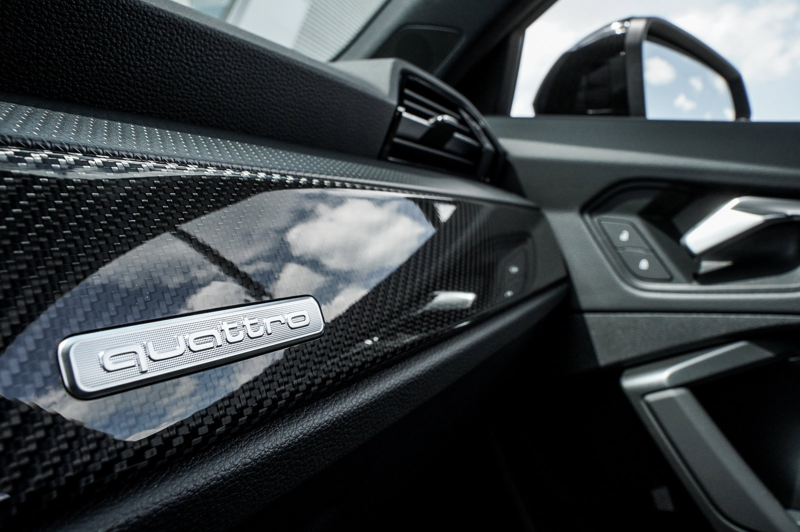 2025 Audi Q3 S line Premium Plus photo 18
