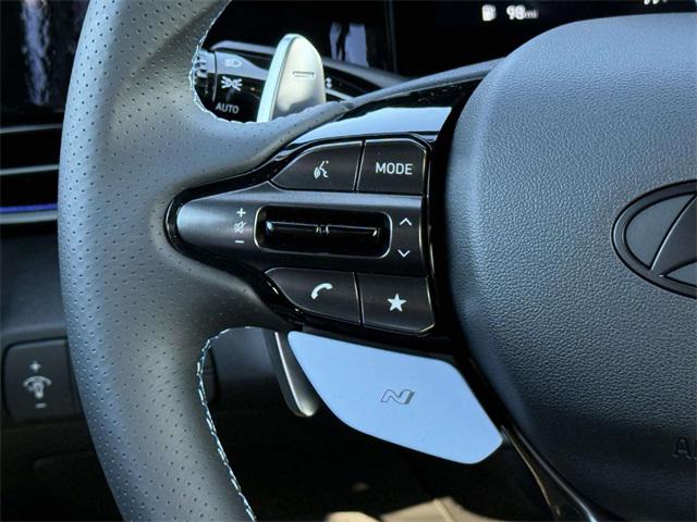 2025 Hyundai Elantra Base photo 23