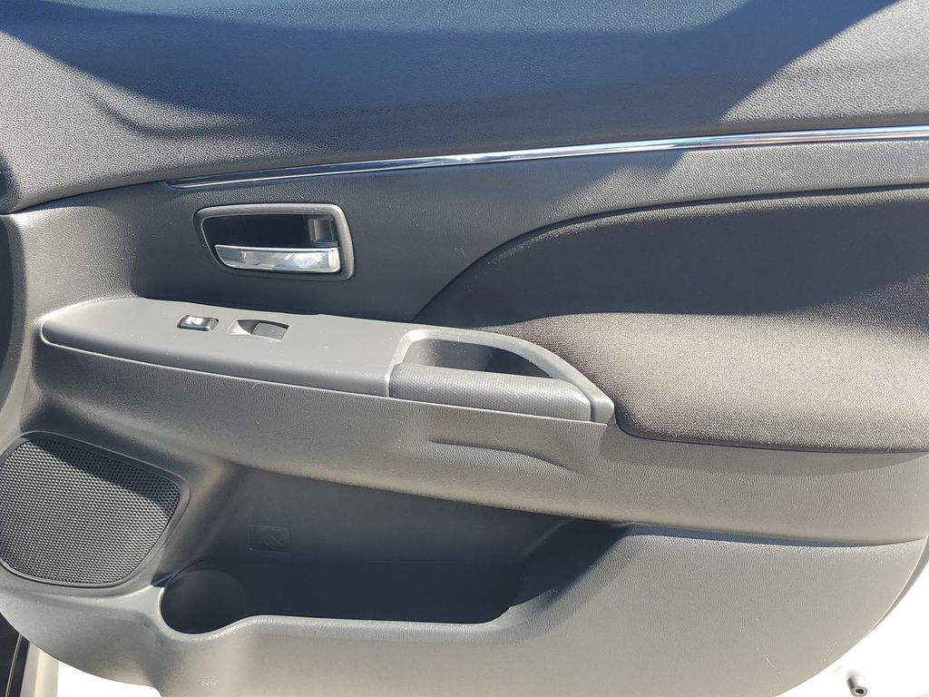 2017 Mitsubishi Outlander Sport SE photo 30