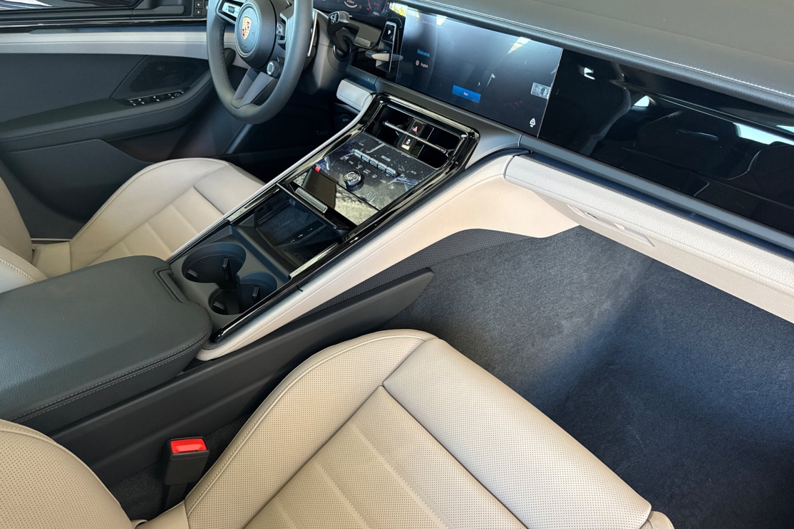 2025 Porsche Panamera 4 photo 16