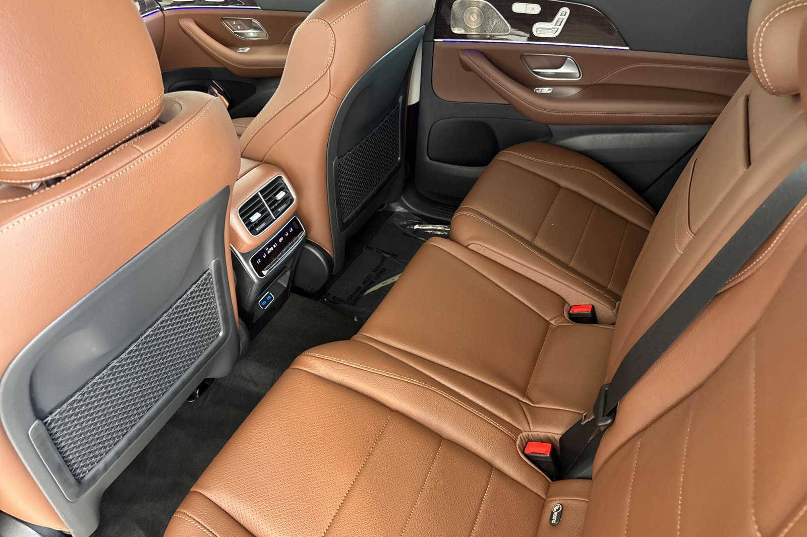 2025 Mercedes Benz GLS 450 4MATIC photo 4