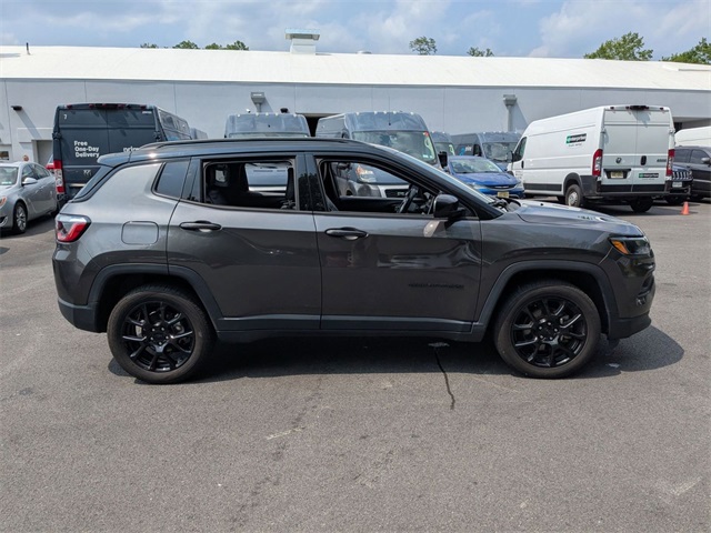 2022 Jeep Compass Altitude photo 2