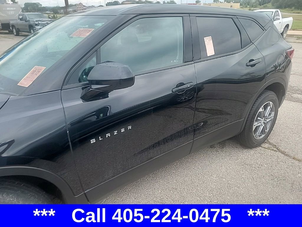 2023 Chevrolet Blazer 2LT photo 2