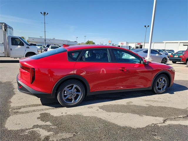 2025 Kia K4 LXS photo 2