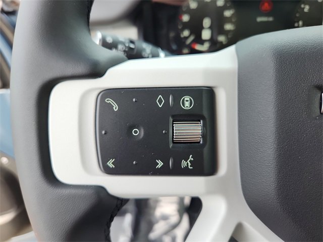 2025 Land Rover Defender 110 S photo 17