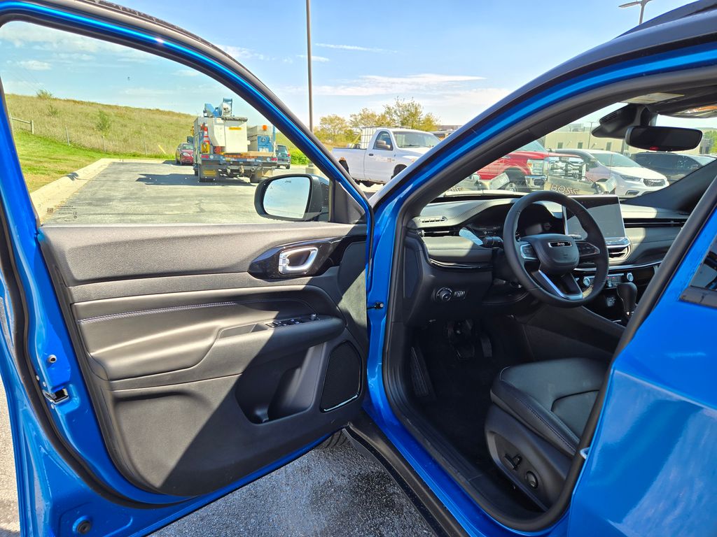 2026 Jeep Compass Limited photo 10