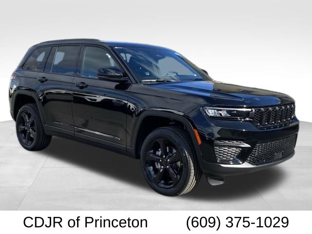 2025 Jeep Grand Cherokee Altitude's photo