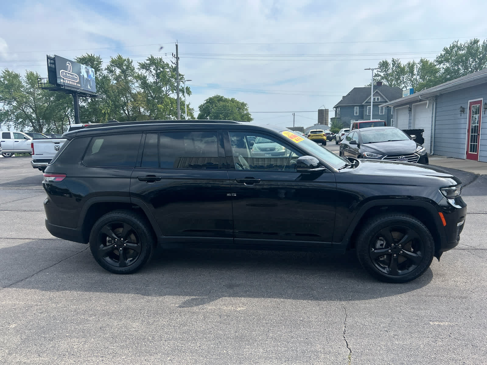 2022 Jeep Grand Cherokee Limited photo 2