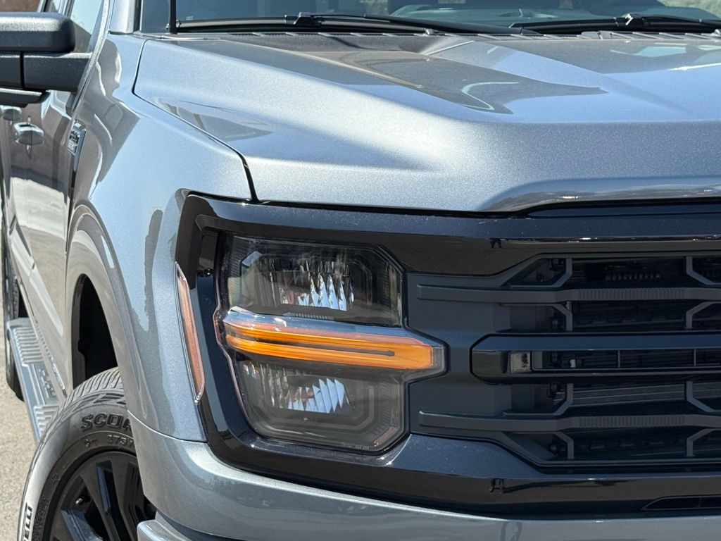 2025 Ford F-150 XLT photo 3