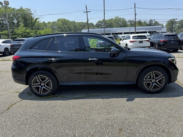 2025 Mercedes Benz GLC 300 4MATIC photo 2